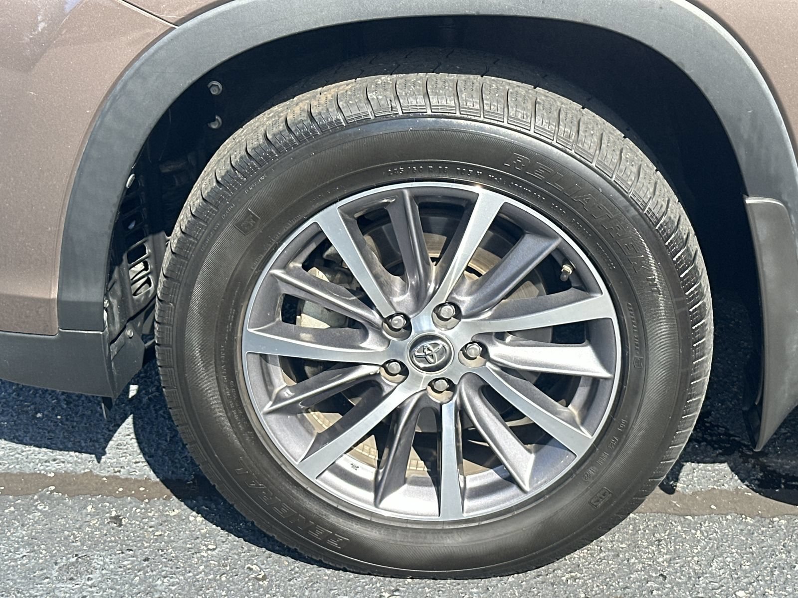 Used 2019 Toyota Highlander XLE FWD image 13