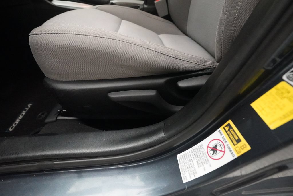 Used 2016 Toyota Corolla LE FWD image 29