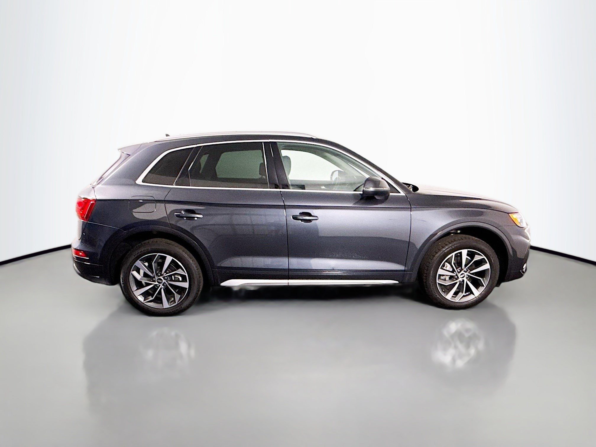 Used 2021 Audi Q5 2.0T Premium Plus w/ Premium Plus Package AWD/4WD image 11
