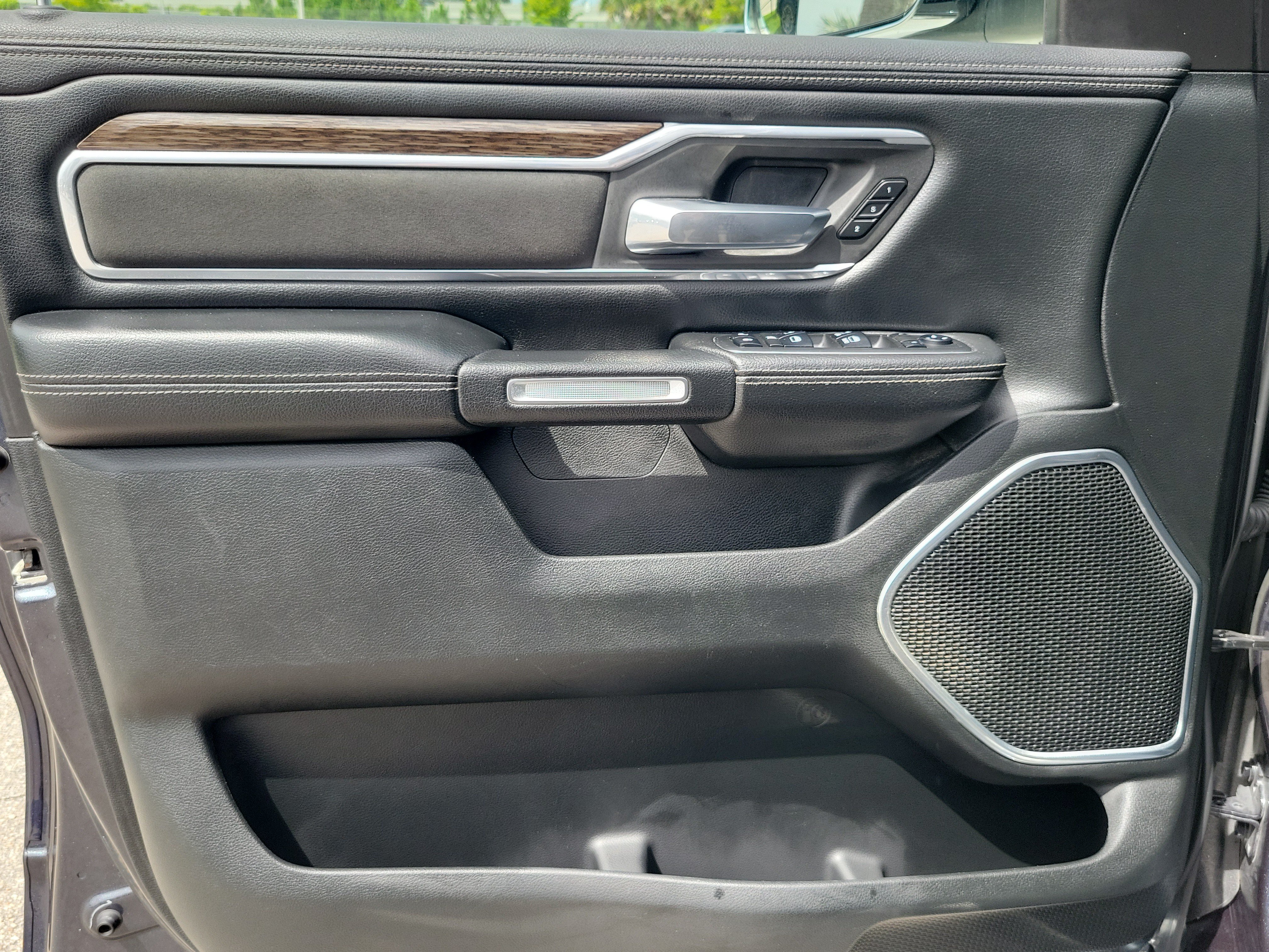 Used 2019 RAM 1500 Laramie AWD/4WD image 22