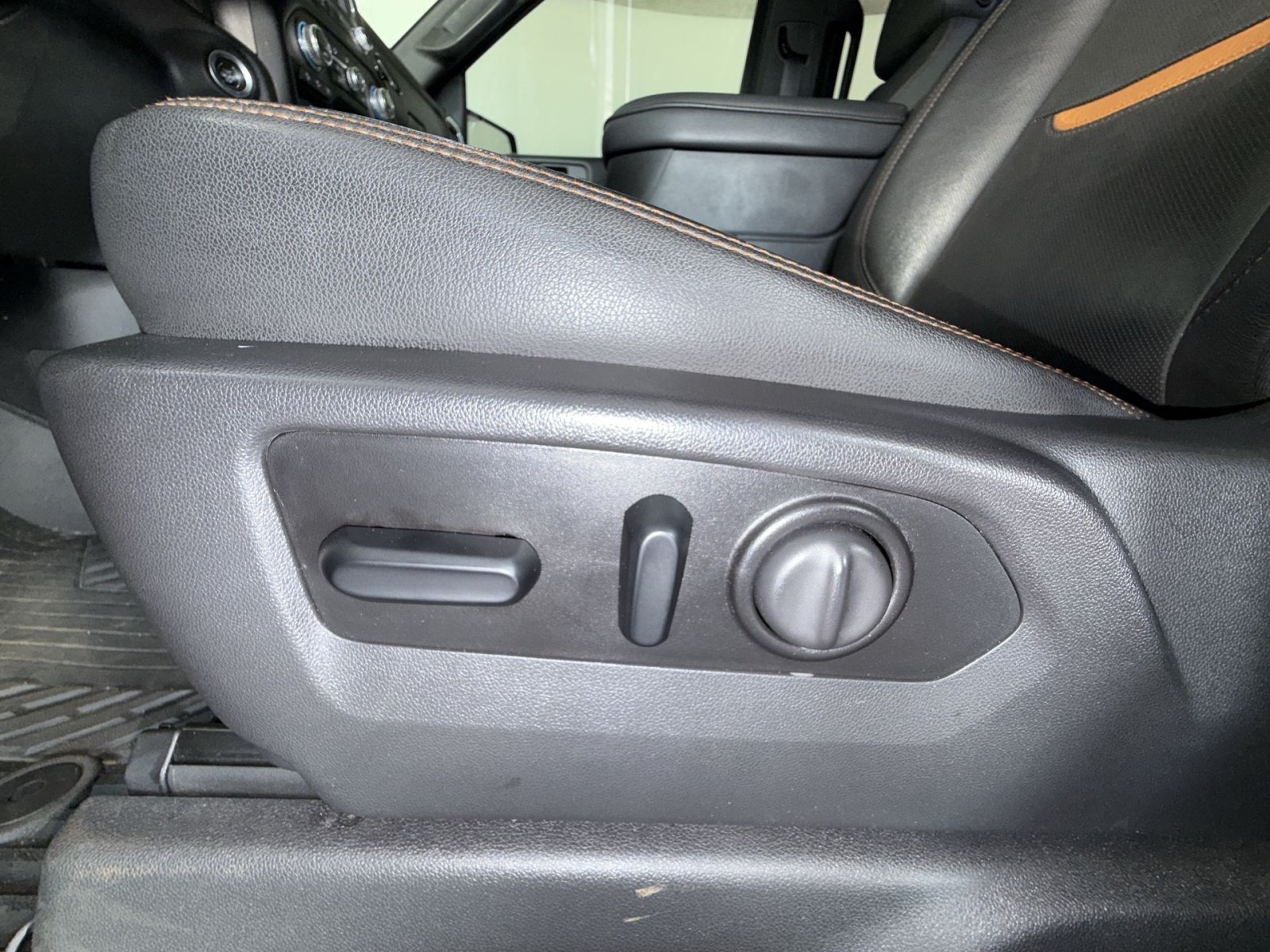 Used 2021 GMC Sierra 1500 AT4 w/ AT4 Premium Package AWD/4WD image 14