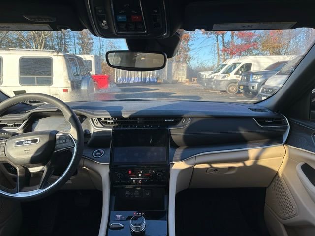 Used 2024 Jeep Grand Cherokee Limited image 28