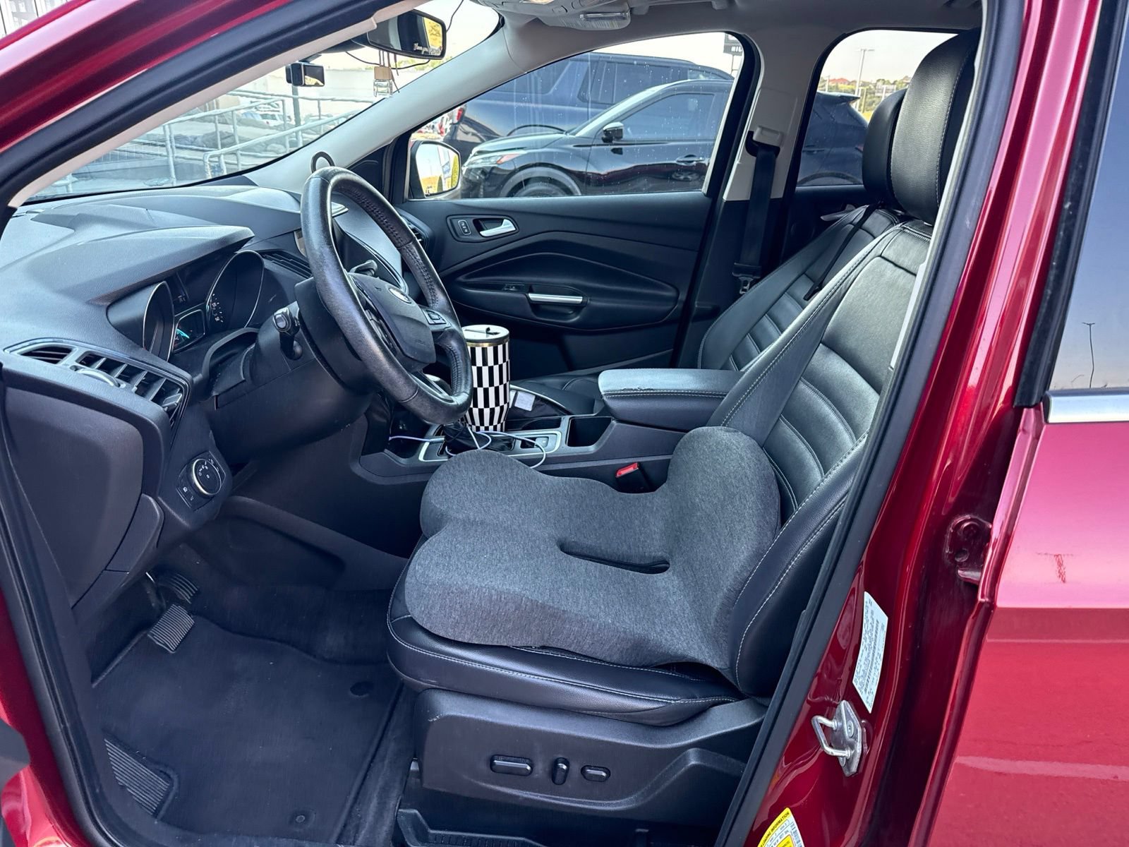 Used 2019 Ford Escape Titanium FWD image 11