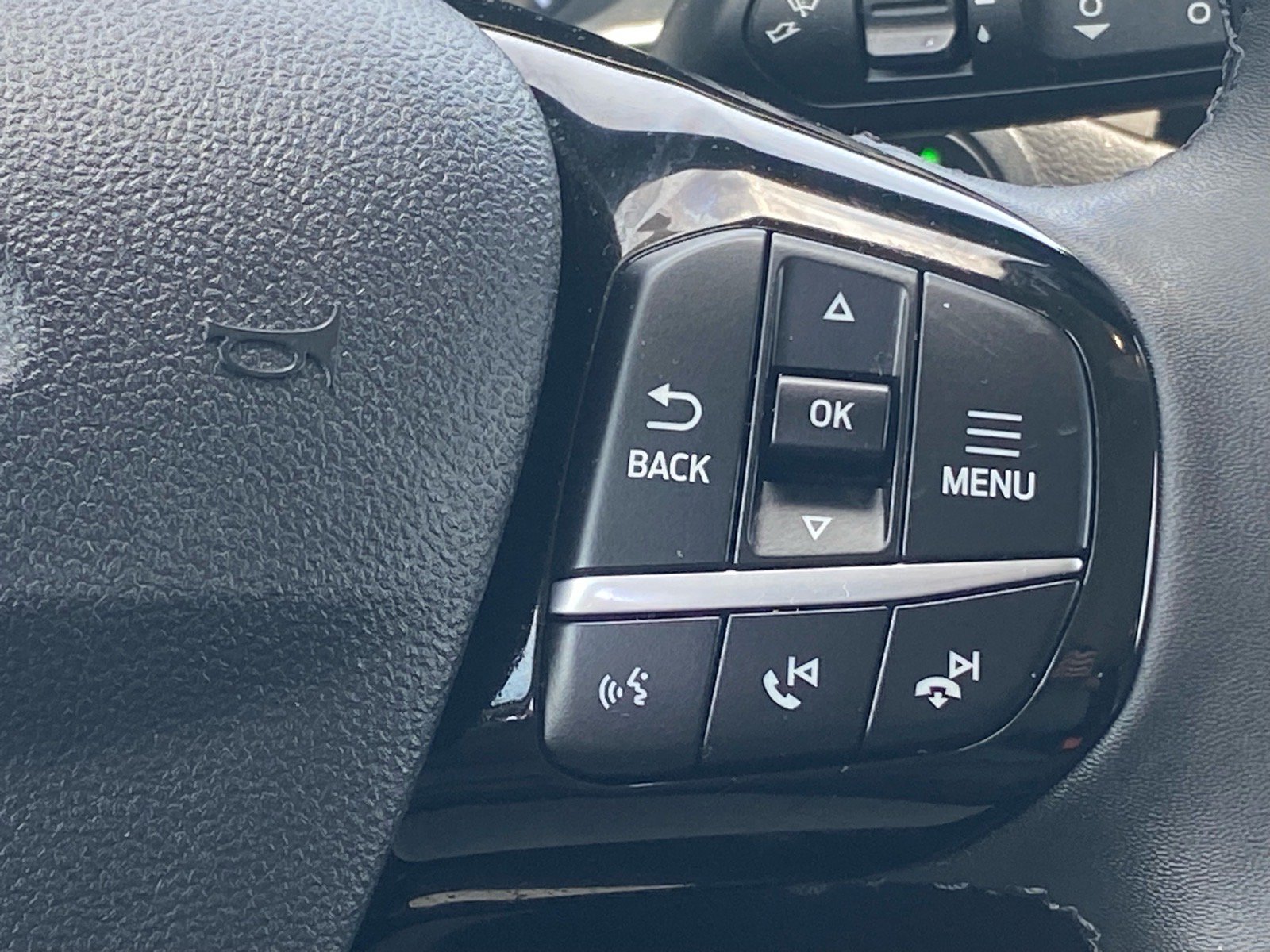Certified 2022 Ford Escape SE w/ SE Sport Appearance Package FWD image 9