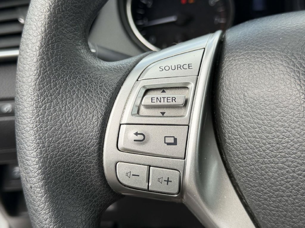 Used 2015 Nissan Rogue SV AWD/4WD image 21
