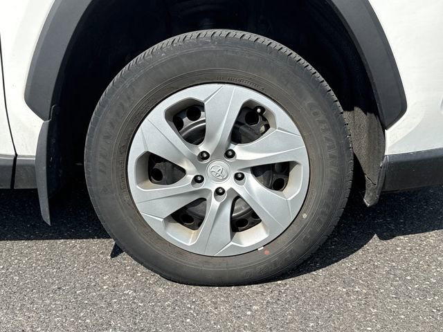 Used 2022 Toyota RAV4 LE AWD/4WD image 11