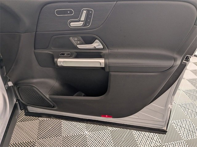 Used 2020 Mercedes-Benz GLB 250 4MATIC image 34