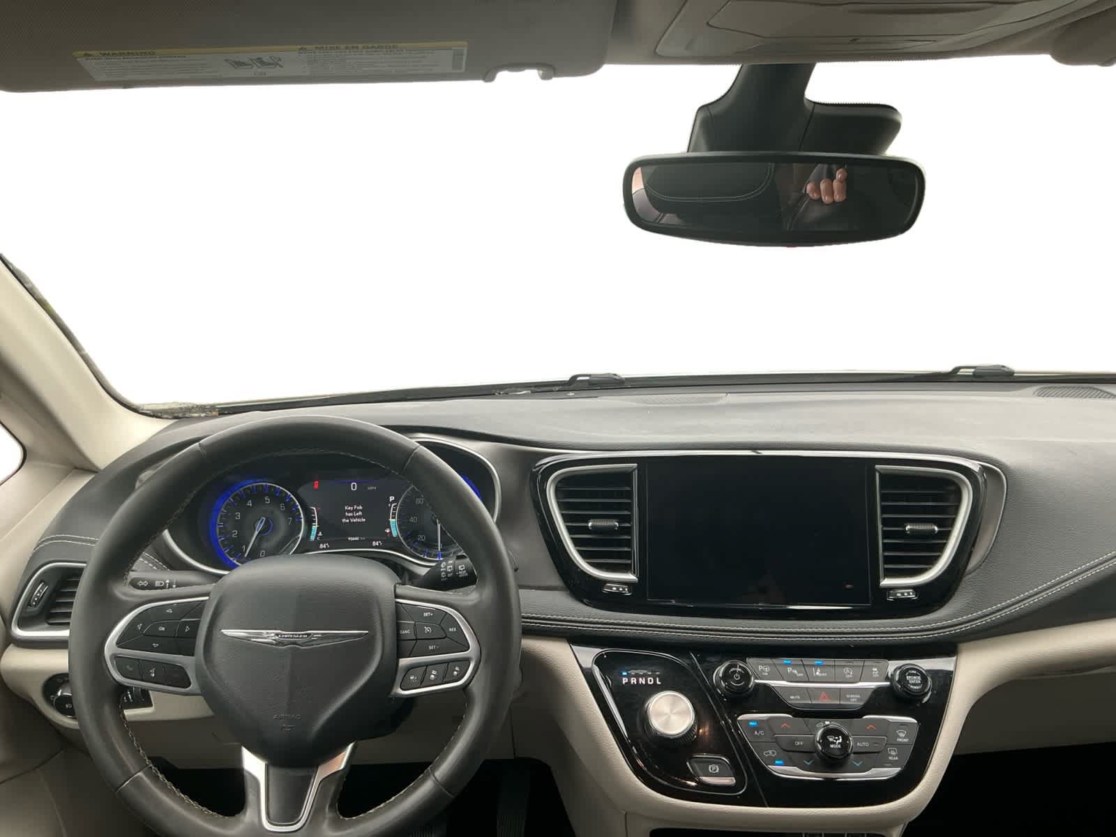 Used 2024 Chrysler Pacifica Touring-L FWD image 10