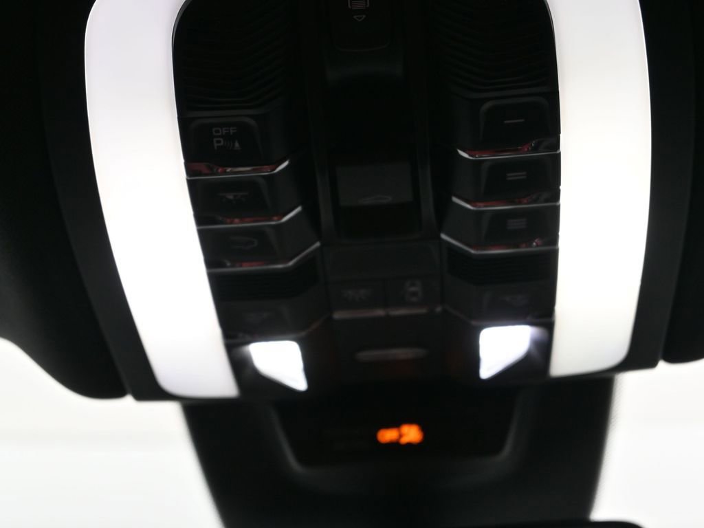 Certified 2023 Porsche Macan image 24