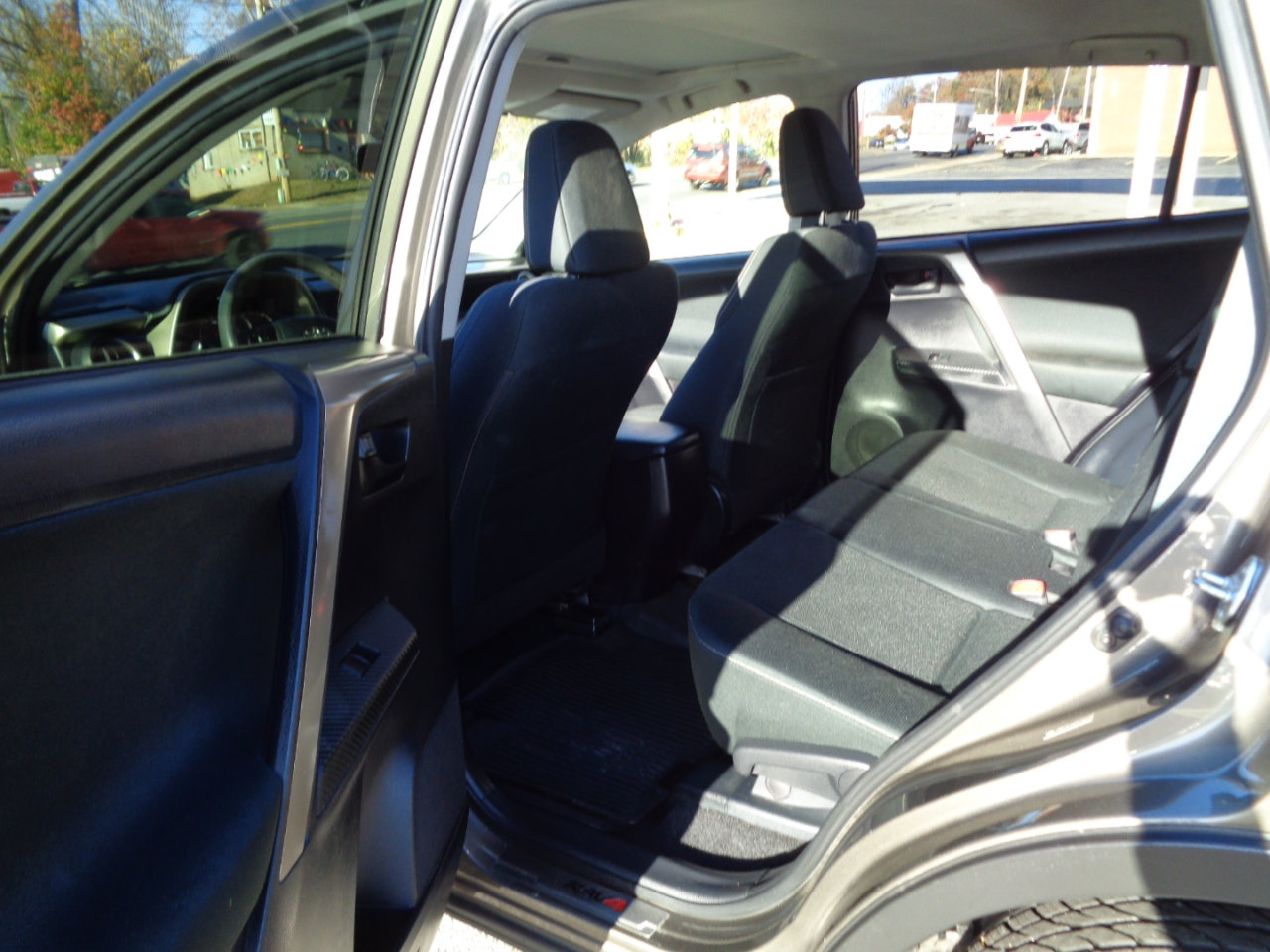 Used 2013 Toyota RAV4 XLE image 15