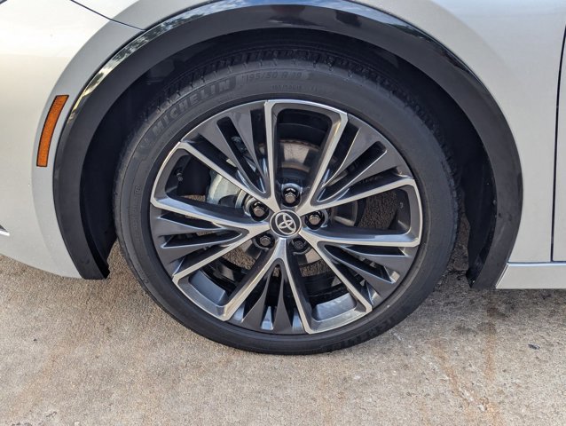 Used 2024 Toyota Prius XLE FWD image 21