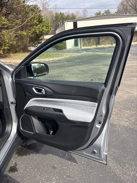 Used 2023 Jeep Compass Sport image 38