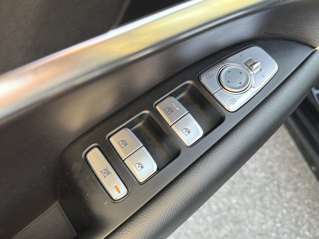 Used 2025 Genesis G70 2.5T image 24