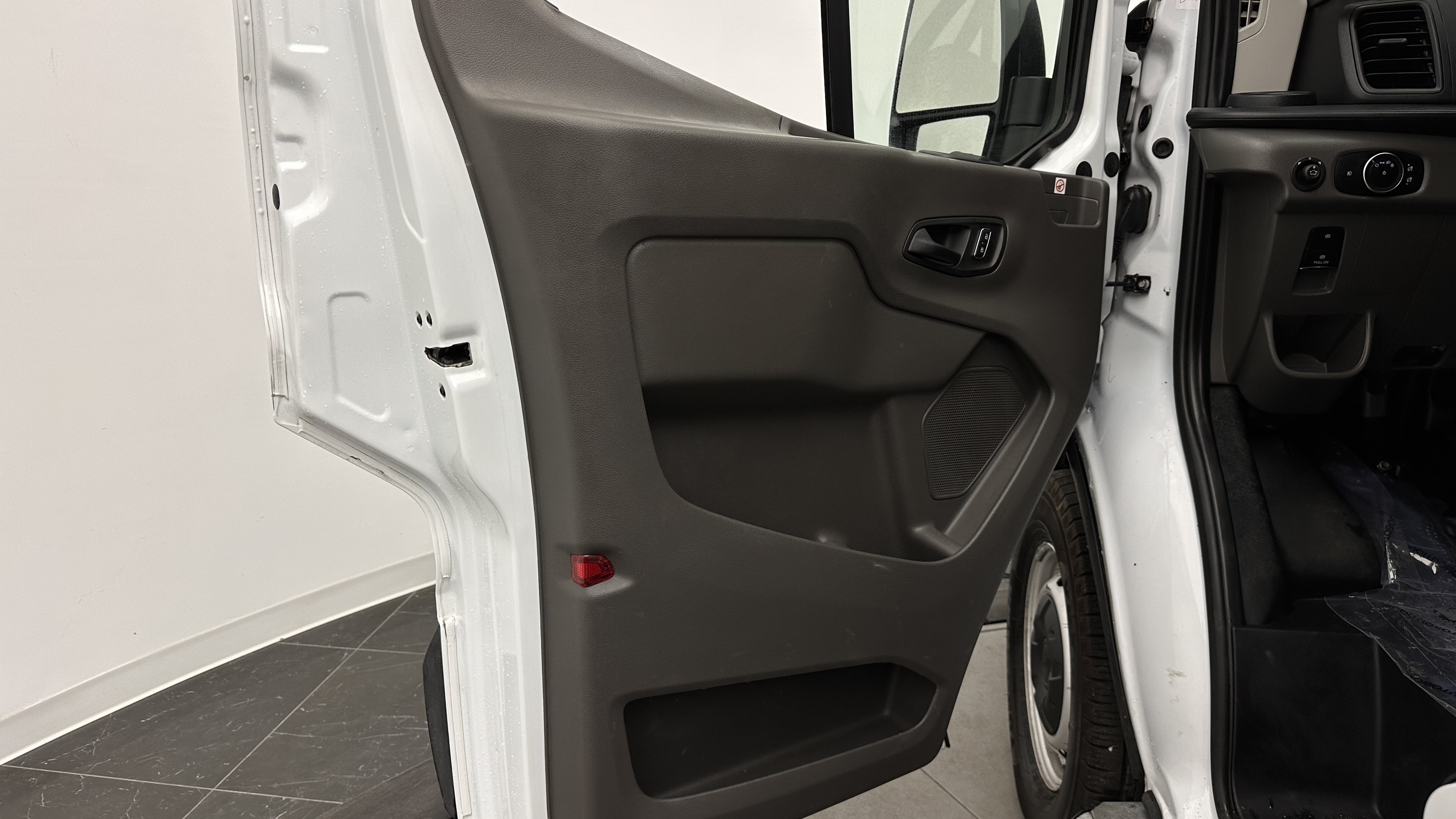 Used 2025 Ford Transit 250 Low Roof w/ Exterior Upgrade Package RWD image 10