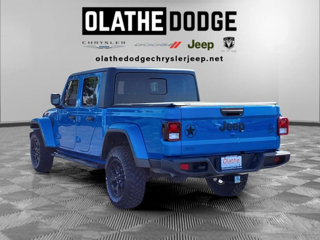 Used 2022 Jeep Gladiator Willys AWD/4WD image 3