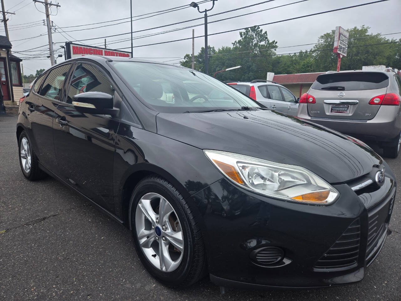 Used 2014 Ford Focus SE w/ SE Winter Package FWD image 4