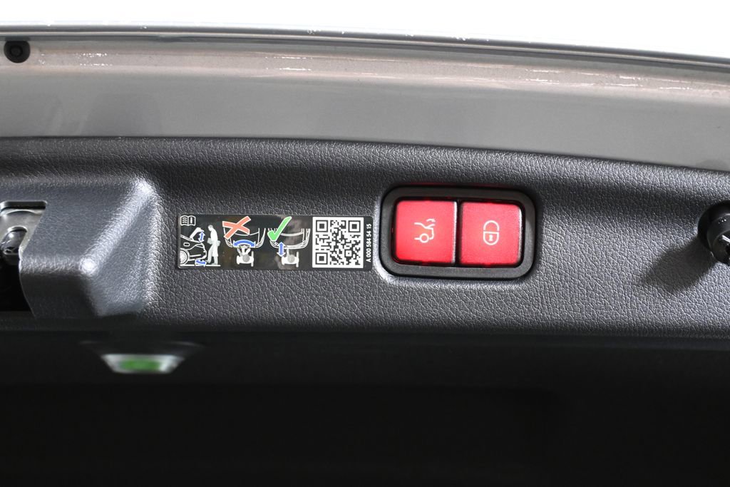 Certified 2025 Mercedes-Benz C 300 4MATIC Sedan image 35