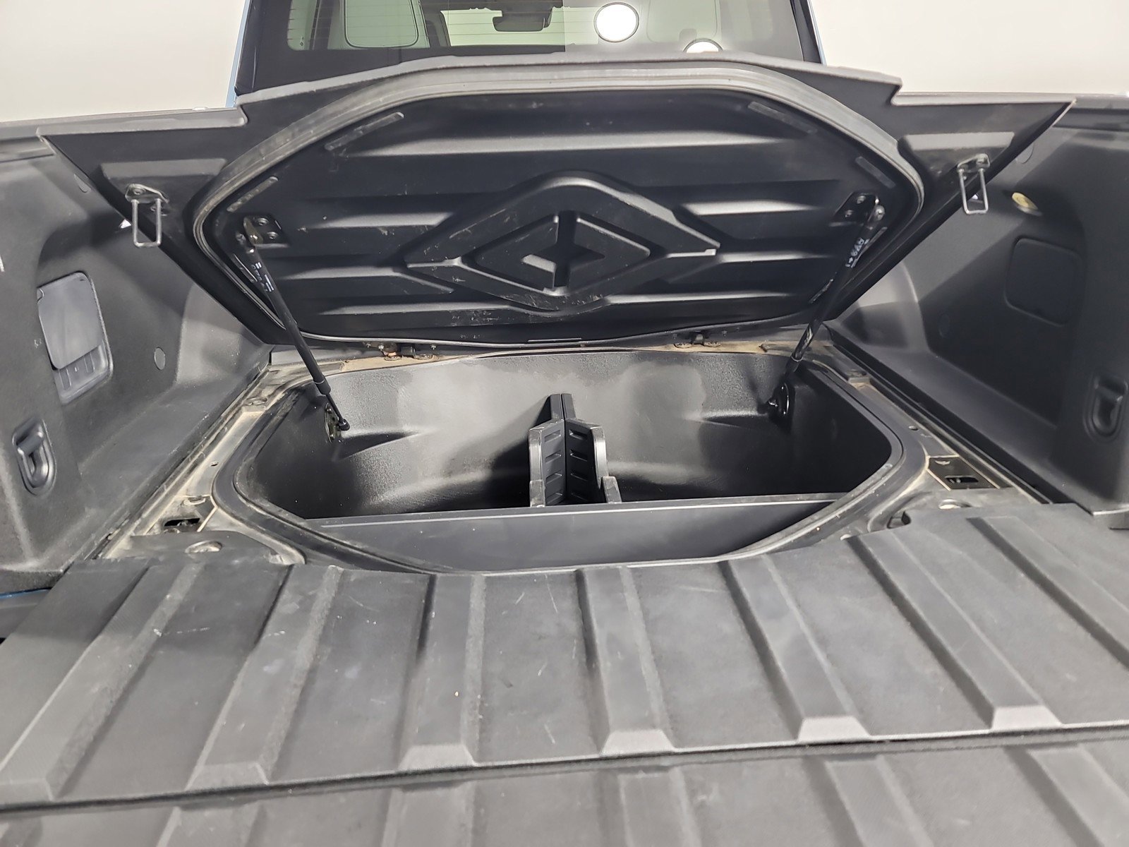 Used 2023 Rivian R1T Adventure image 26