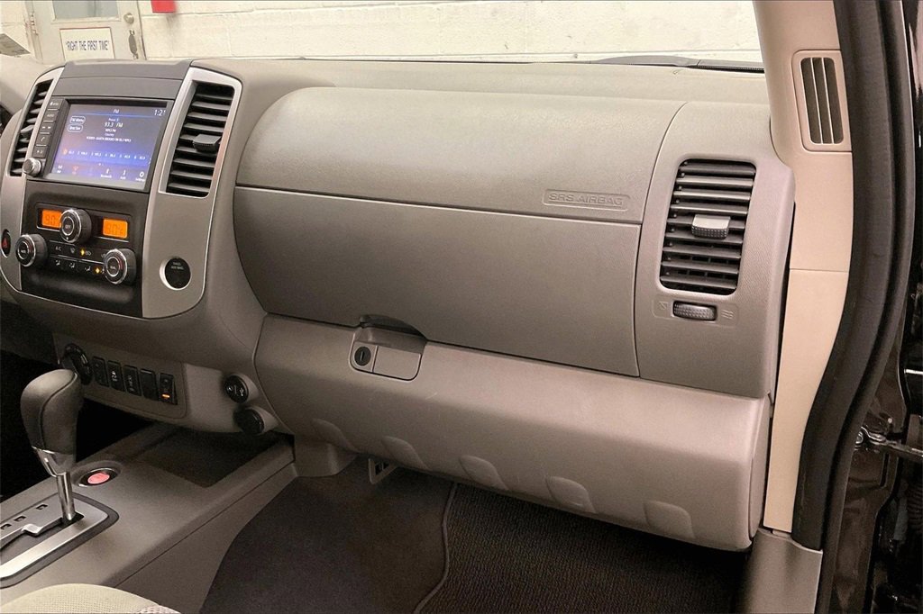 Certified 2020 Nissan Frontier SV w/ Midnight Edition Floor Mats image 15