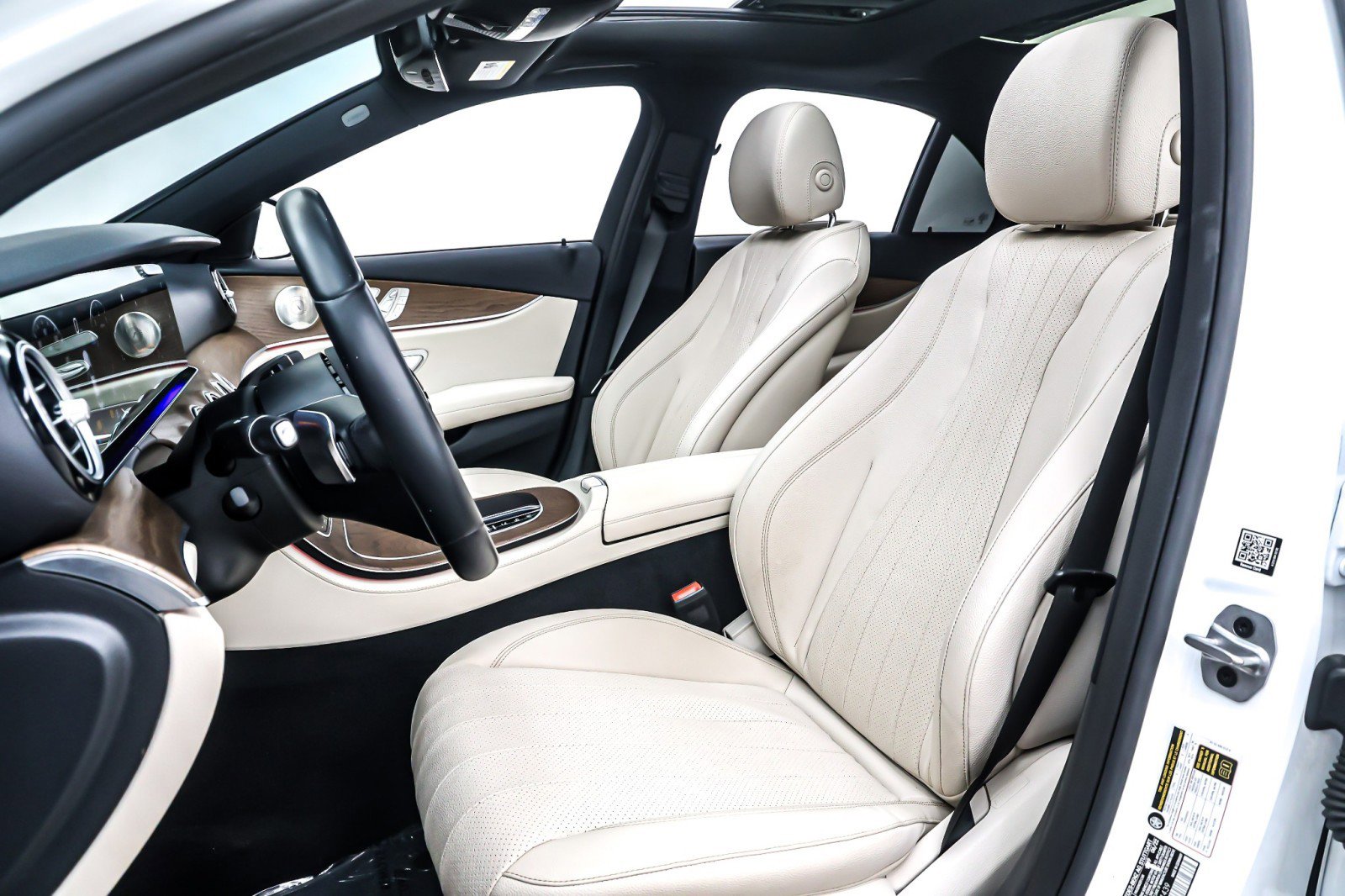 Used 2022 Mercedes-Benz E 350 Sedan w/ AMG Line Exterior image 18