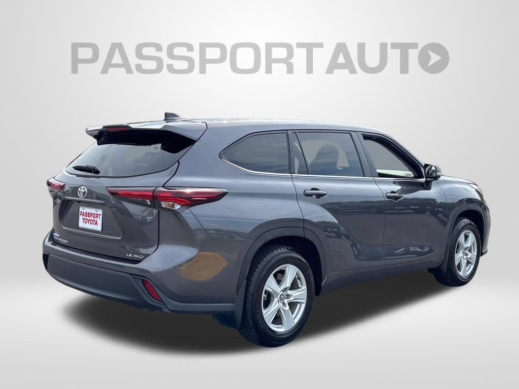 Used 2025 Toyota Highlander LE AWD/4WD image 8