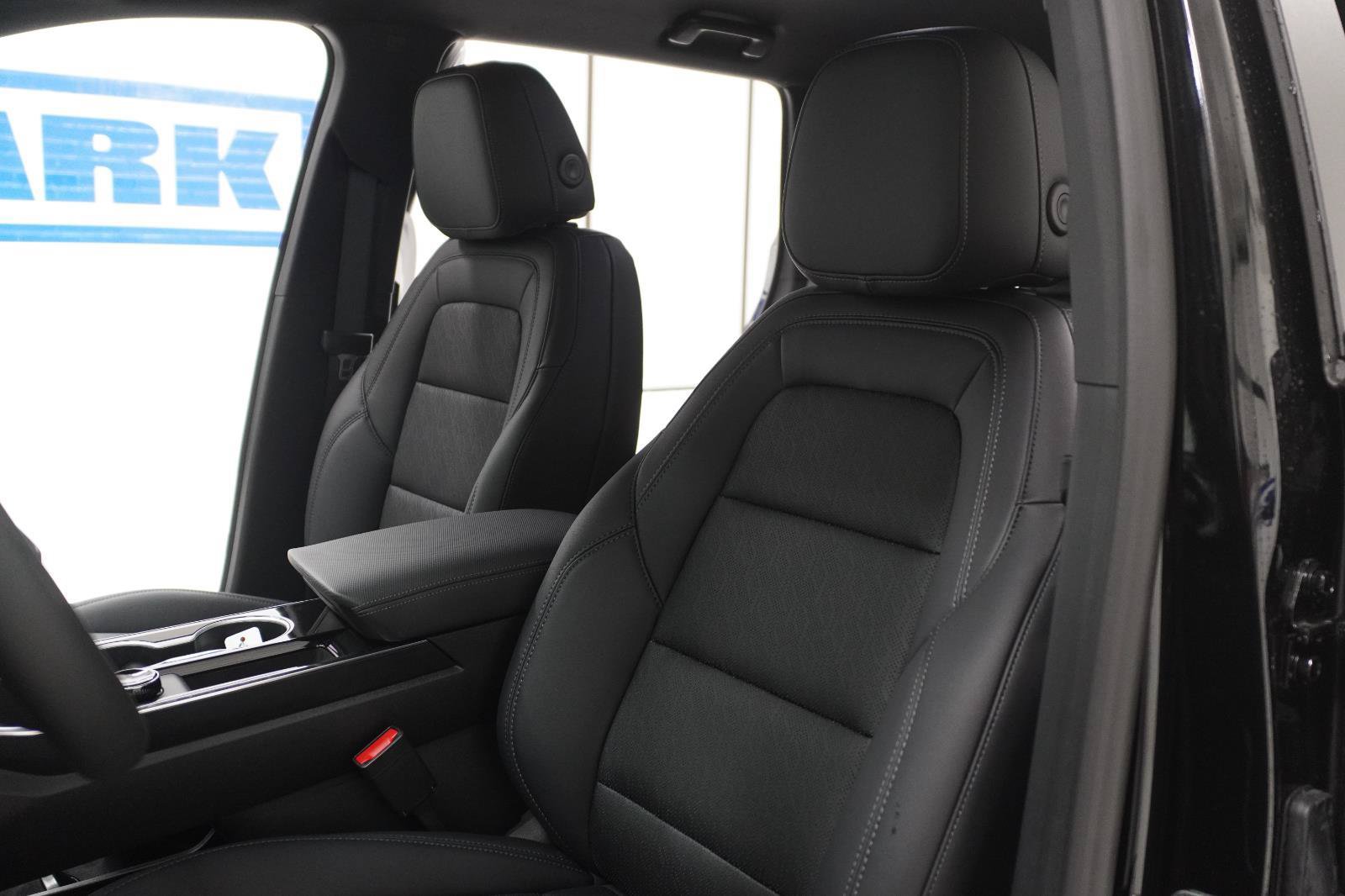 New 2027 Chevrolet Equinox LT w/ Convenience Package II FWD image 6