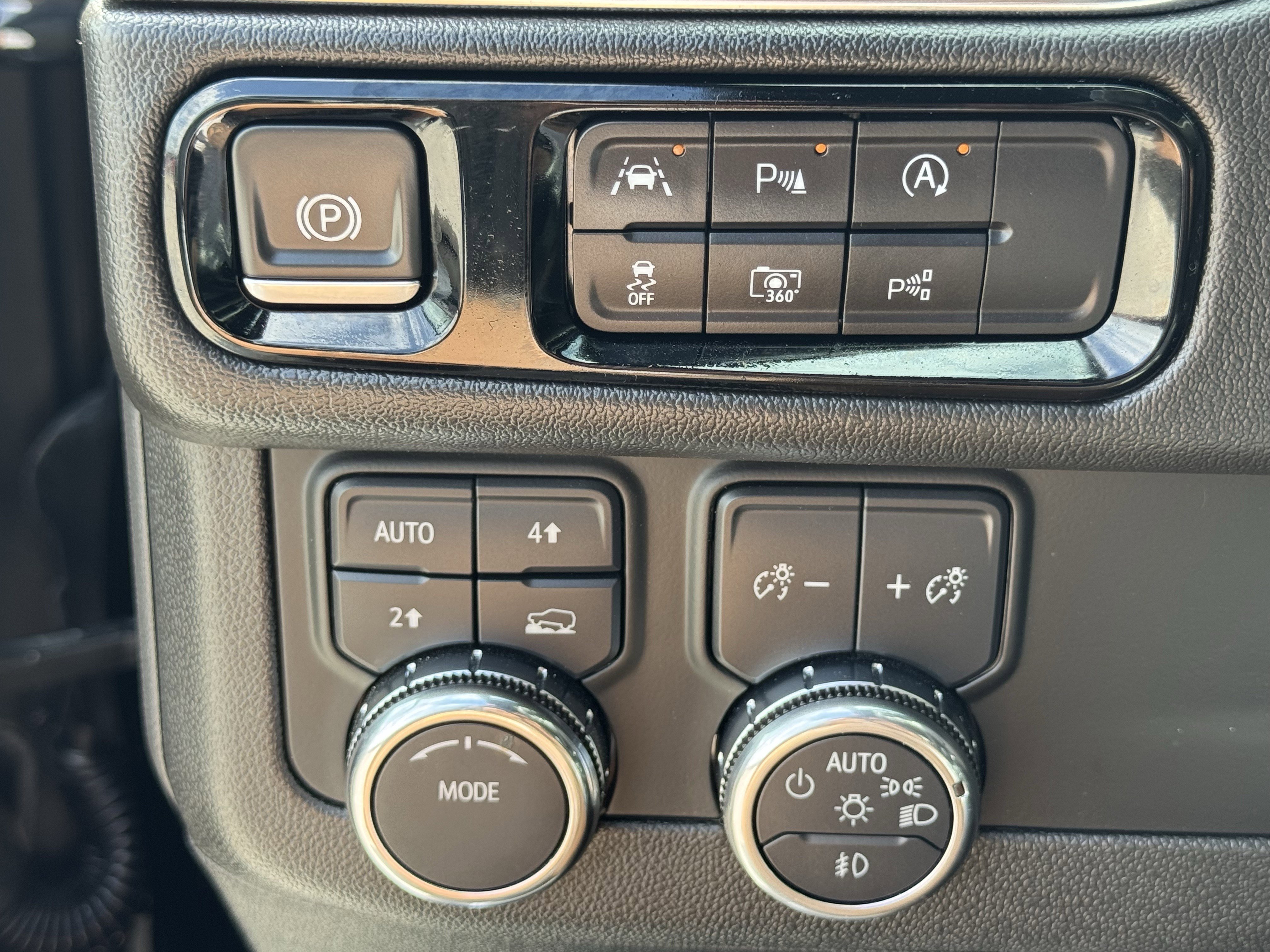 Used 2025 GMC Yukon Denali image 26