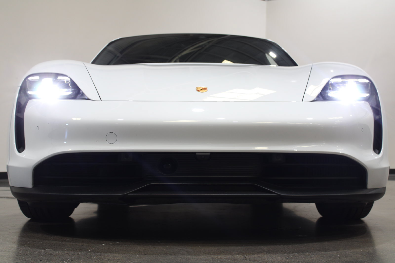 Used 2023 Porsche Taycan RWD image 6