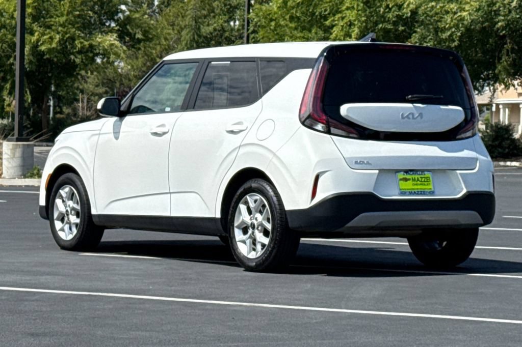 Used 2024 Kia Soul LX w/ Option Group 015 FWD image 3