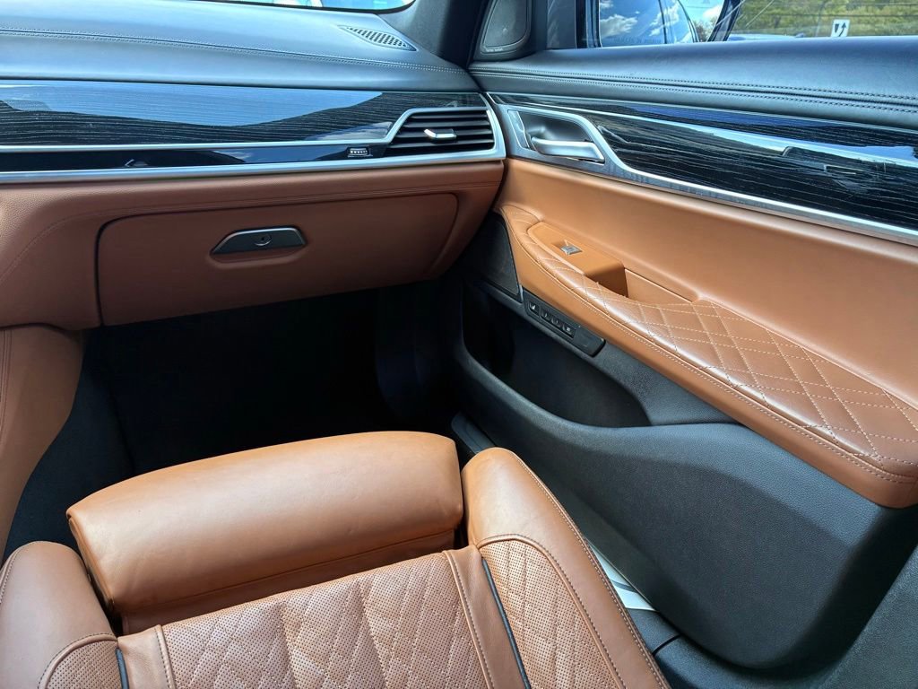 Used 2022 BMW 750i xDrive w/ Luxury Rear Seating Package AWD/4WD image 41