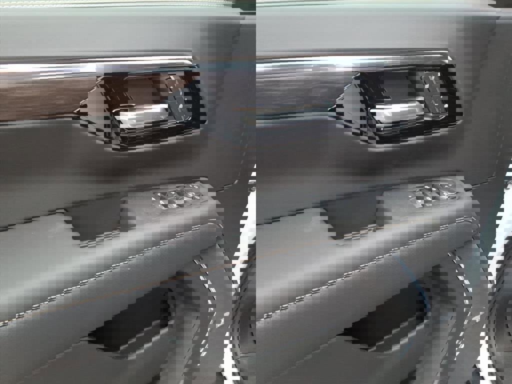 New 2026 Chevrolet Suburban Premier image 11