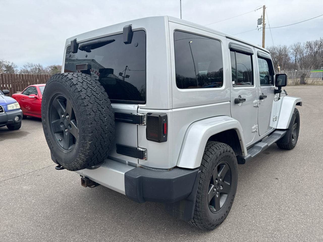Used 2012 Jeep Wrangler Unlimited Sahara w/ Connectivity Group AWD/4WD image 5