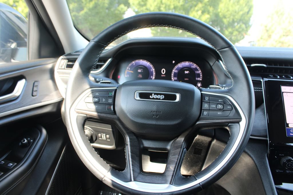 Used 2022 Jeep Grand Cherokee L Limited AWD/4WD image 18