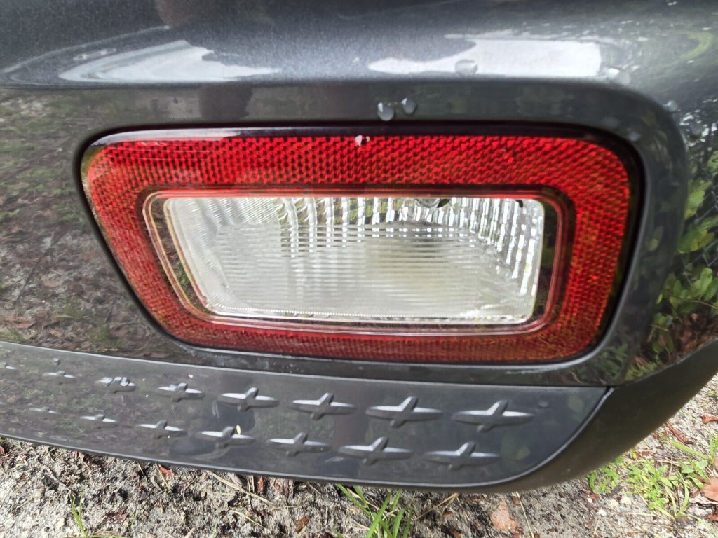 Certified 2023 Hyundai Venue Limited w/ Cargo Package FWD image 8