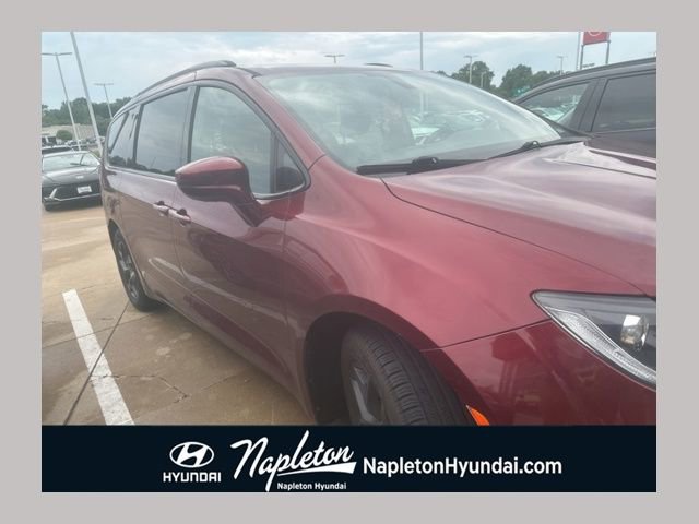 Used 2020 Chrysler Pacifica Touring-L w/ S Appearance Package