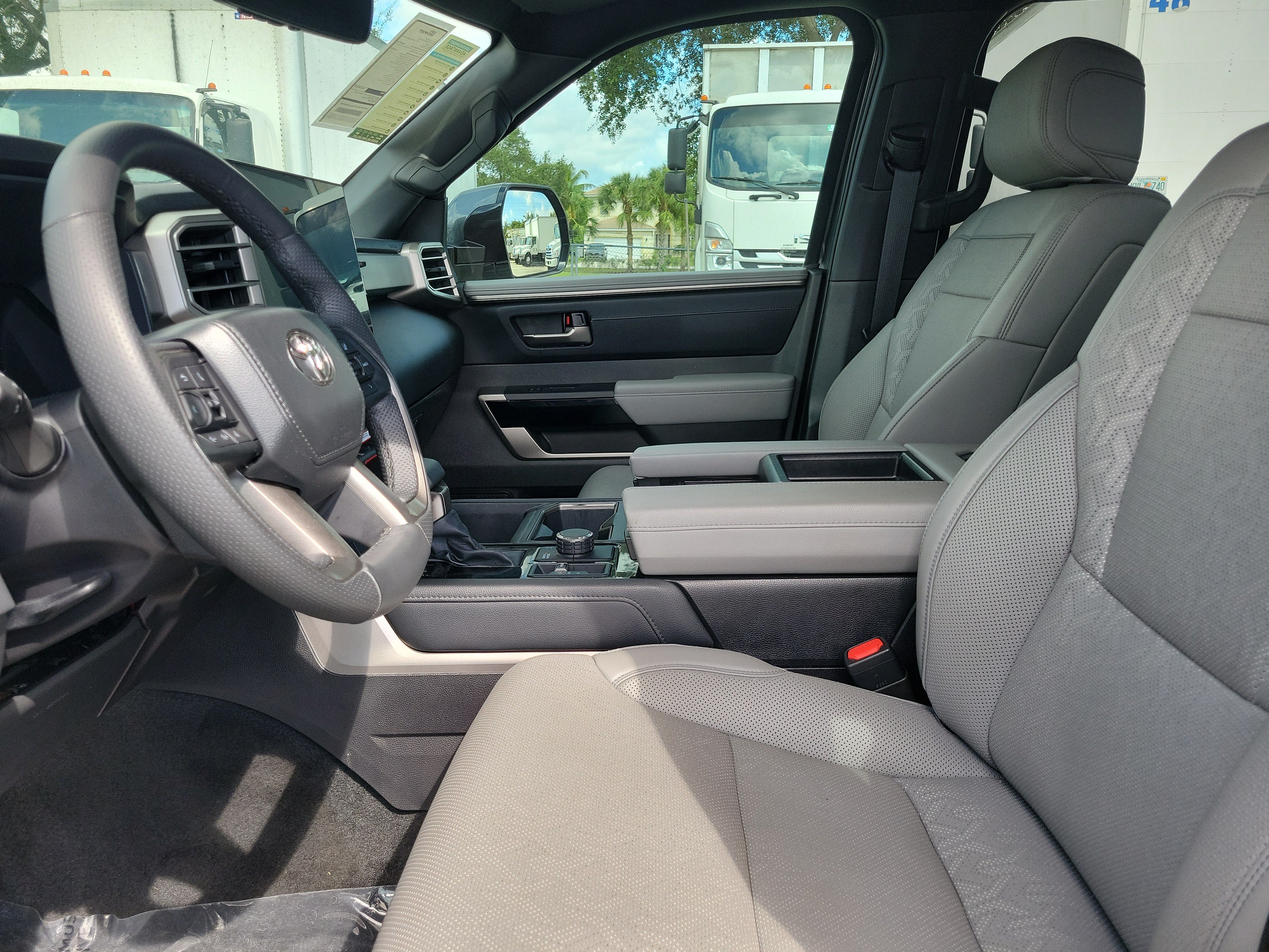 Used 2025 Toyota Tundra Limited AWD/4WD image 21