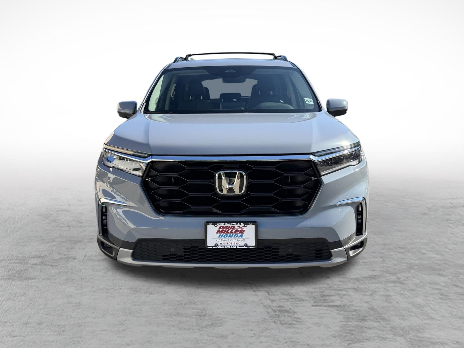 Used 2025 Honda Pilot Touring image 2