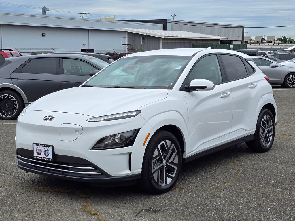 Used 2023 Hyundai Kona SE FWD image 3