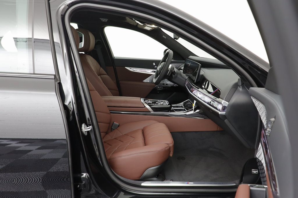New 2026 BMW 750e xDrive w/ Executive Package image 22