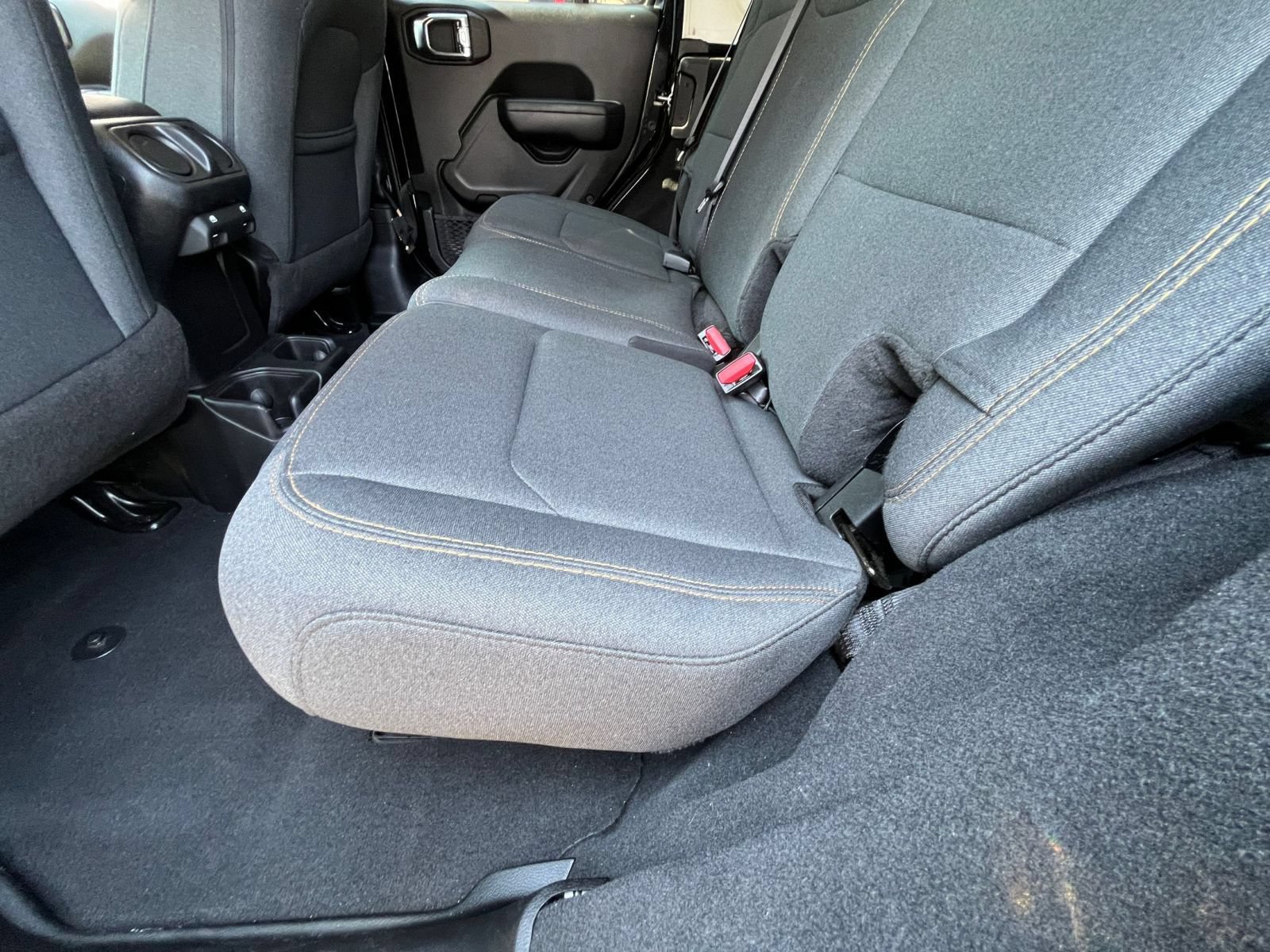 Used 2025 Jeep Wrangler Unlimited Sport AWD/4WD image 25
