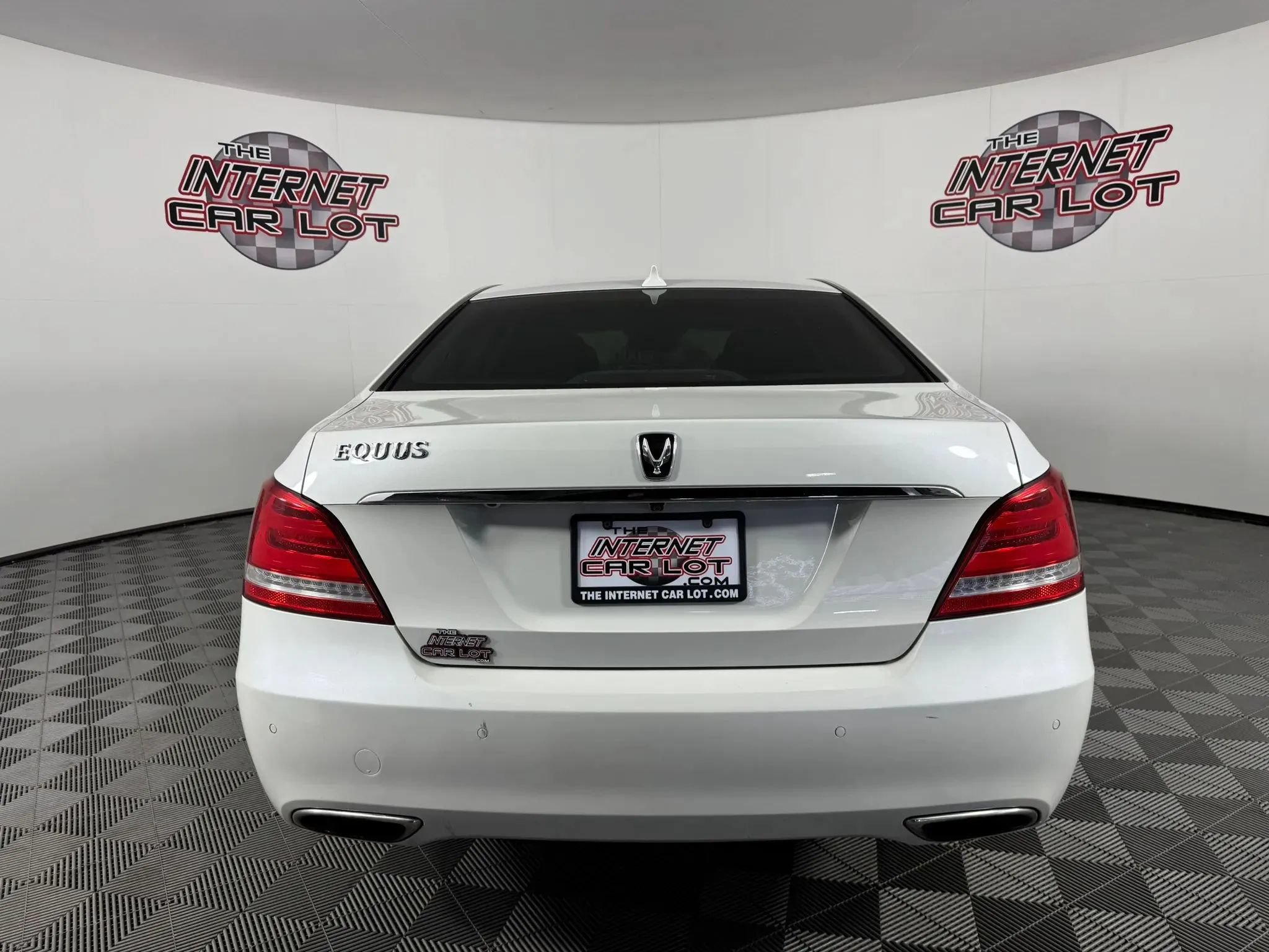 Used 2014 Hyundai Equus Signature RWD image 6