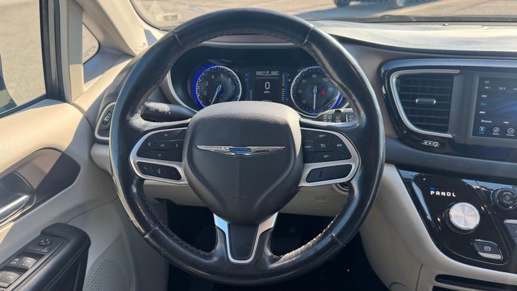 Used 2019 Chrysler Pacifica Touring-L image 10