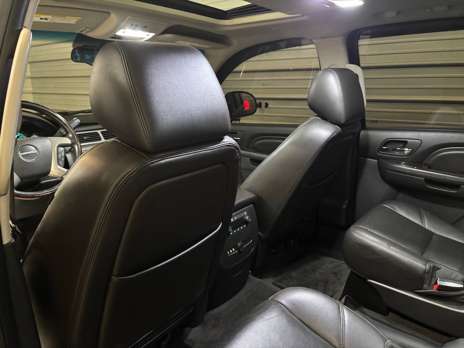 Used 2014 GMC Yukon Denali AWD/4WD image 23