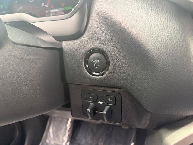 Certified 2025 Toyota Sequoia SR5 AWD/4WD image 19