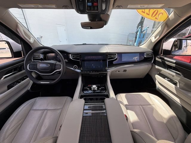 Used 2022 Jeep Wagoneer Series III w/ Premium Group I AWD/4WD image 12