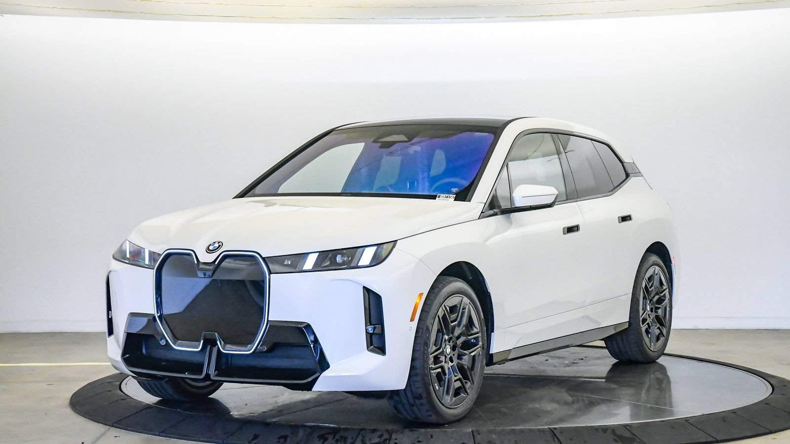 New 2026 BMW iX xDrive45 w/ M Sport Package AWD/4WD image 1