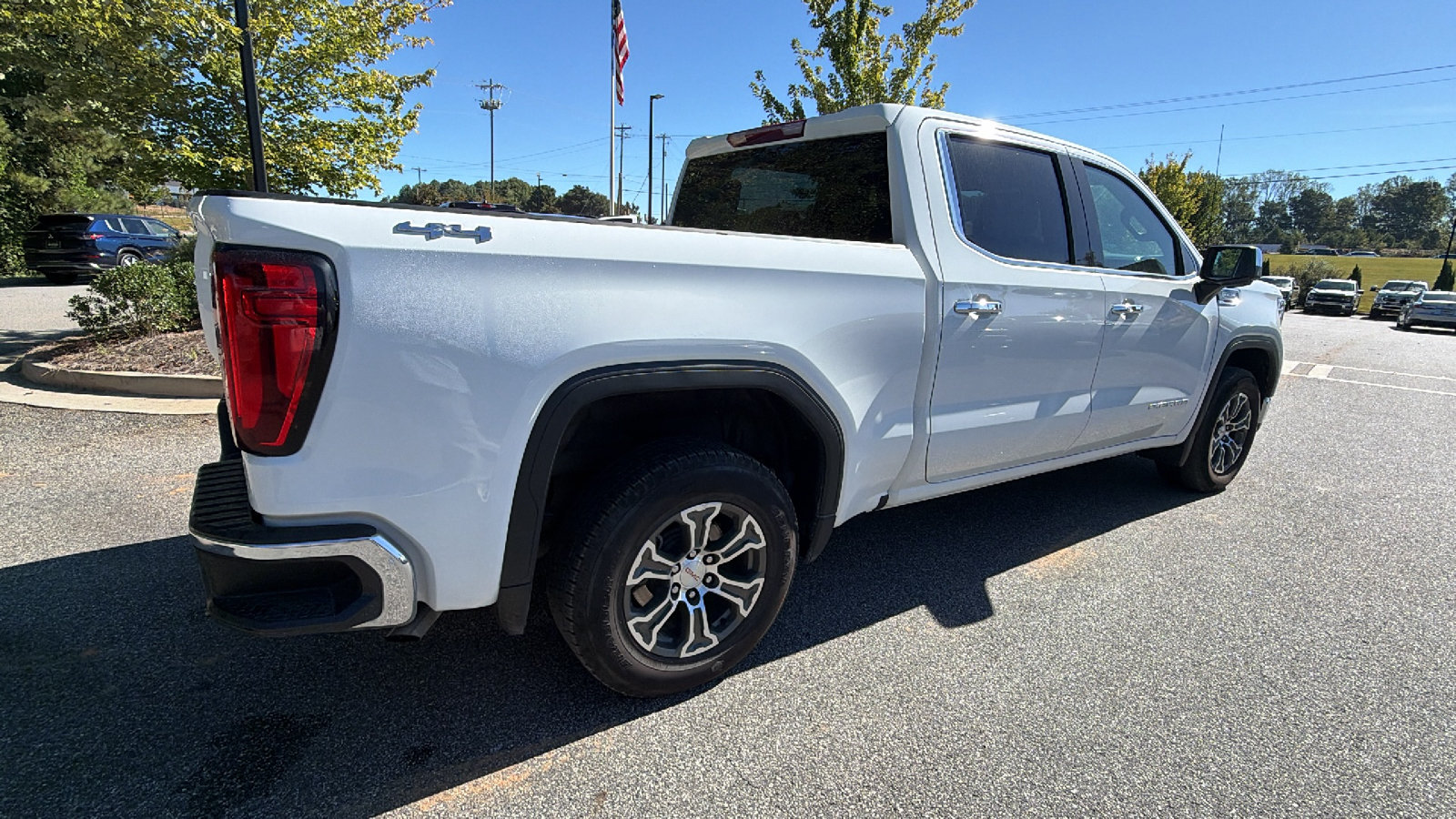 Used 2025 GMC Sierra 1500 SLT AWD/4WD image 8