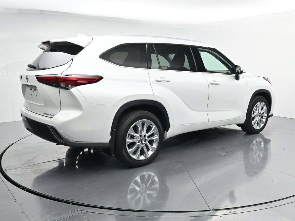 Used 2022 Toyota Highlander Limited AWD/4WD image 8