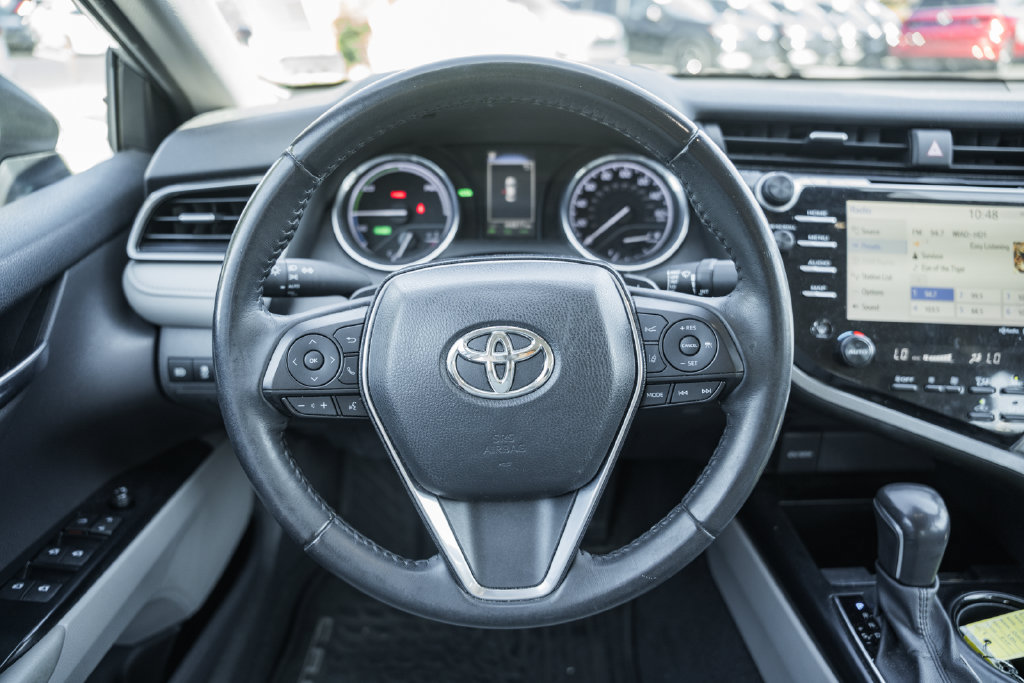 Used 2020 Toyota Camry SE w/ Sunroof Package FWD image 28