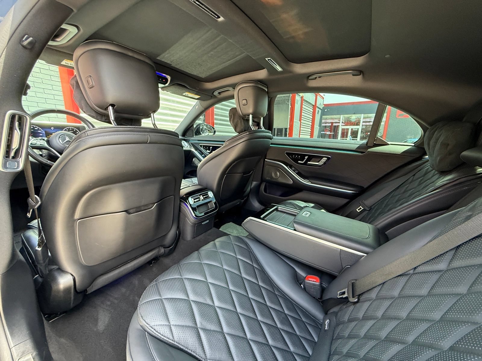 Used 2024 Mercedes-Benz S 580 4MATIC Sedan w/ AMG Line image 17